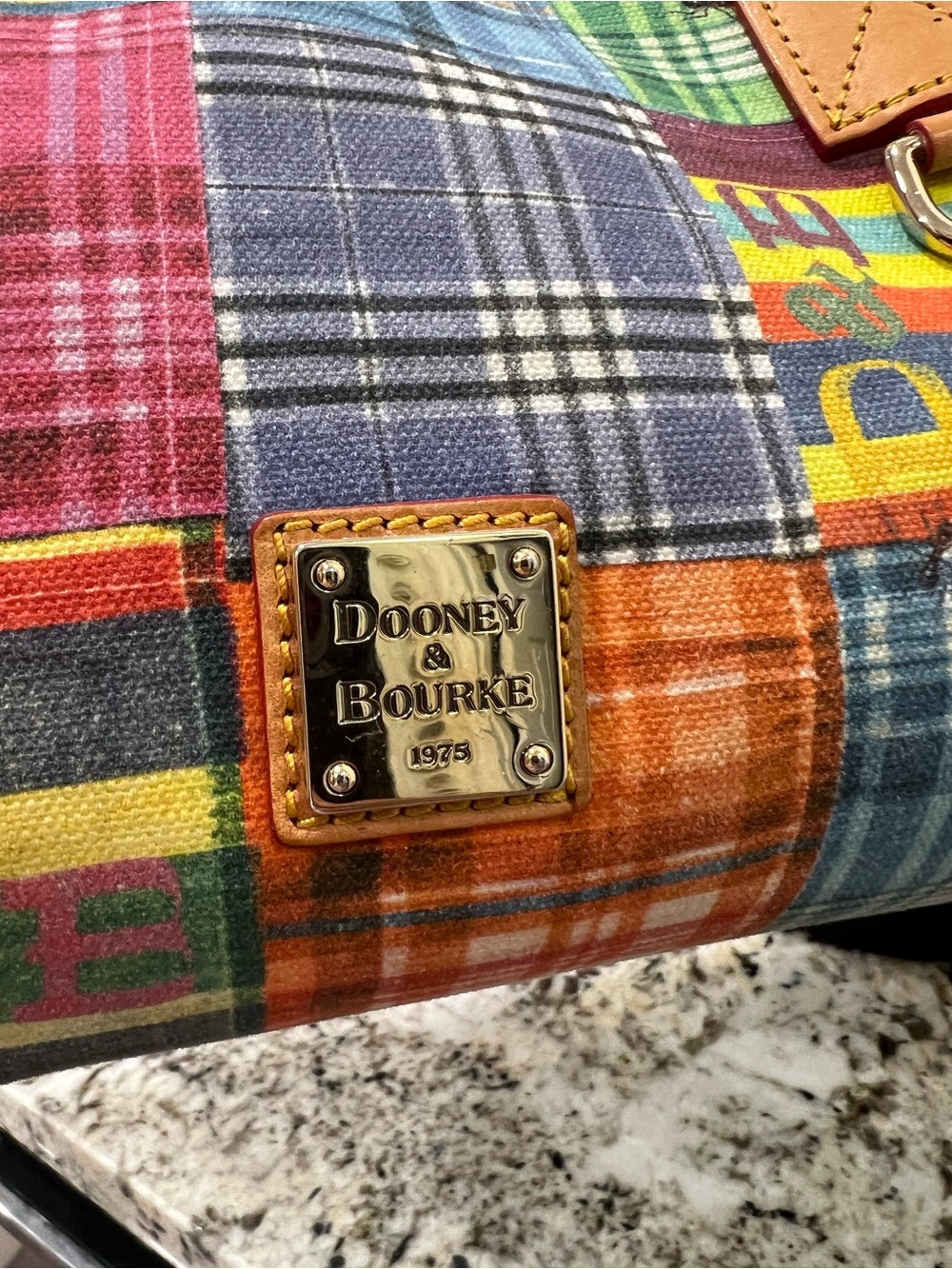 This is a vintage Dooney & Bourke Y2K "Picnic Ant" Madras bag leather handles - Picture 8 of 13